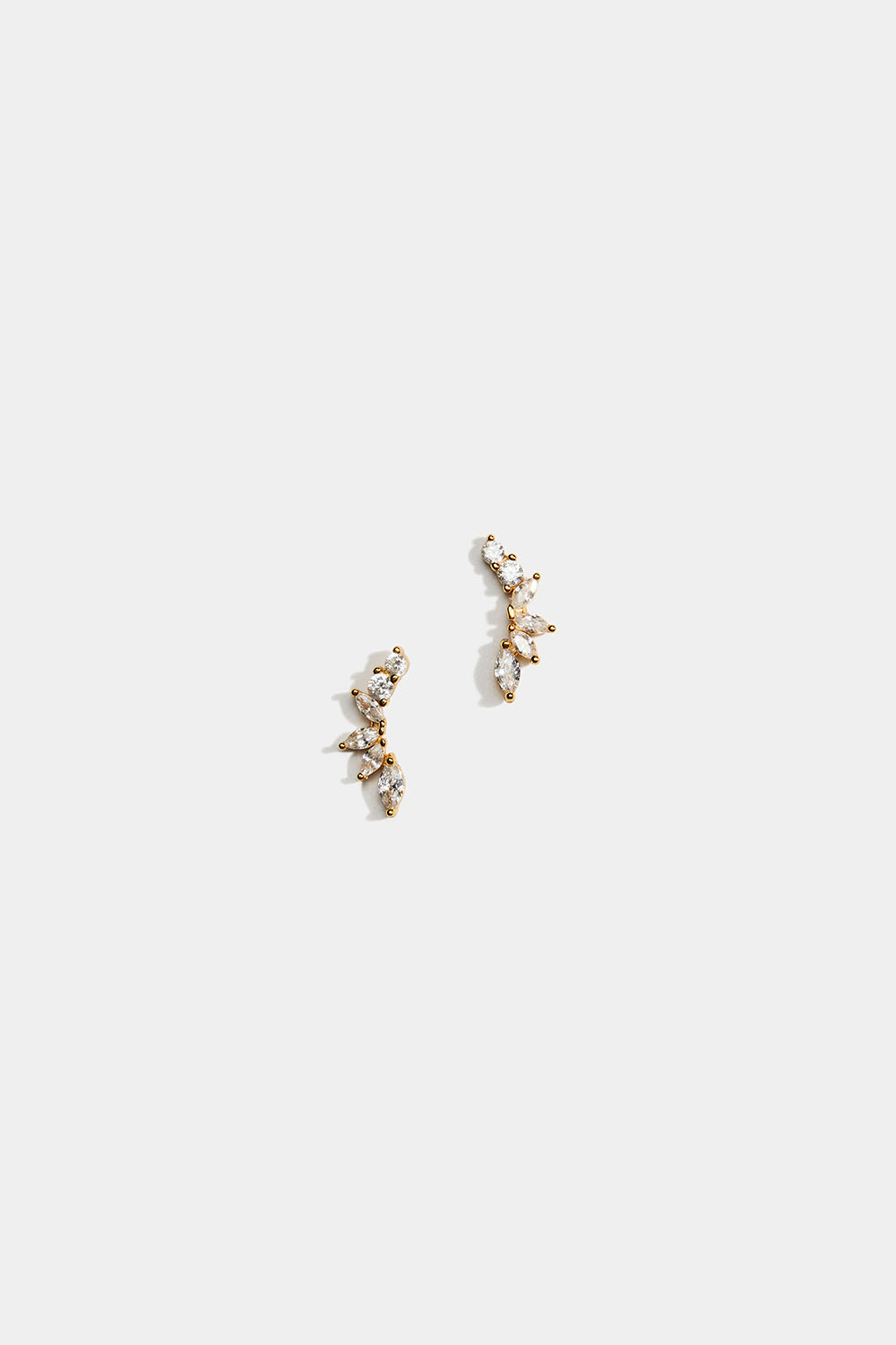 Små aflange øreringe i 18k forgyldt ægte sølv med Cubic Zirconia i gruppen Guldbelagt ægte sølv / Guldbelagte øreringe hos Glitter (553006212000)