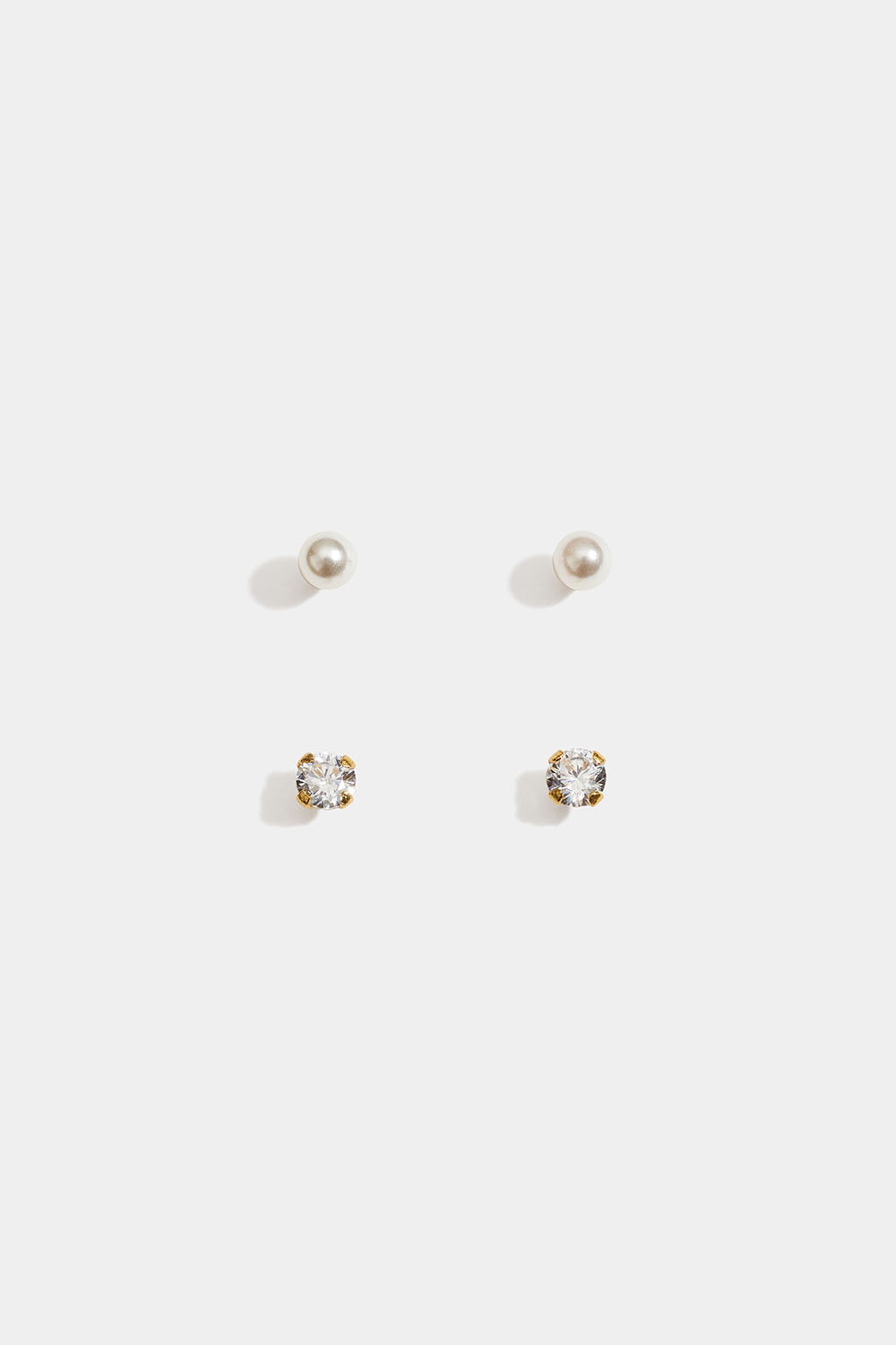 Små ørestikker i 18k guldbelagt ægte sølv med perler og Cubic Zirconia, 2-pak i gruppen Guldbelagt ægte sølv / Guldbelagte øreringe hos Glitter (553006302000)
