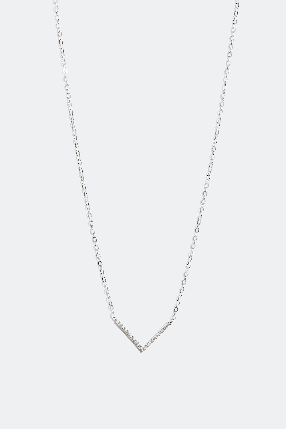 Halskæde i ægte sølv med v-formet vedhæng i gruppen Sølvsmykker / Sølvhalskæder / Halskæder med vedhæng hos Glitter (55400010)
