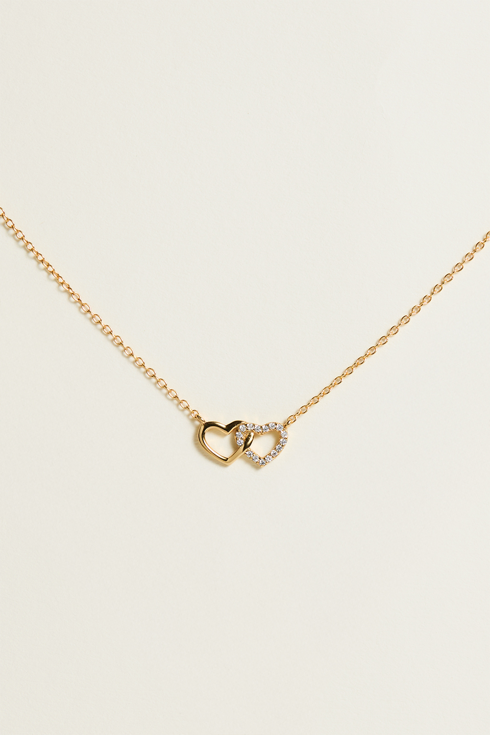 Halskæde forgyldt med 18 karat guld med to hjerter i gruppen Guldbelagt ægte sølv / Guldbelagte halskæder hos Glitter (554000662002)