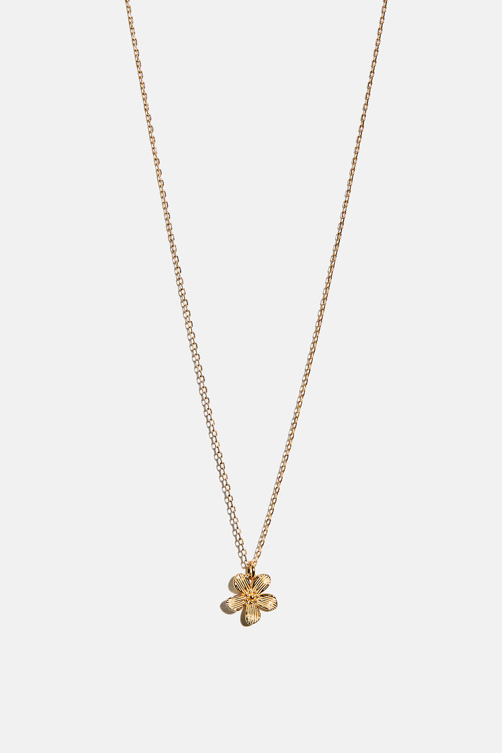 Halskæde i 18 karat forgyldt ægte sølv med struktureret blomst i gruppen Guldbelagt ægte sølv / Guldbelagte halskæder hos Glitter (554004252002)