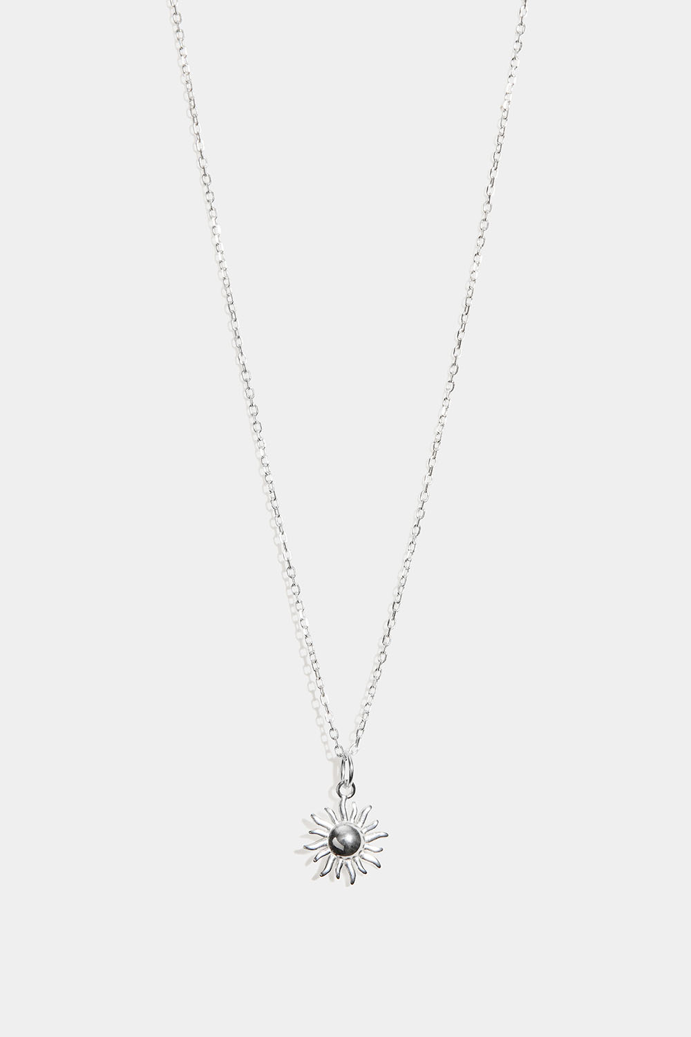 Halskæde i ægte sølv med sol i gruppen Ægte sølv / Sølvhalskæder / Halskæder i ægte sølv med vedhæng hos Glitter (554004351001)