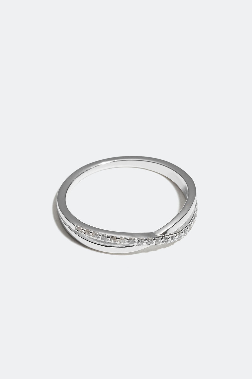 Ring i ægte sølv med krydset design og kubisk zirkonia