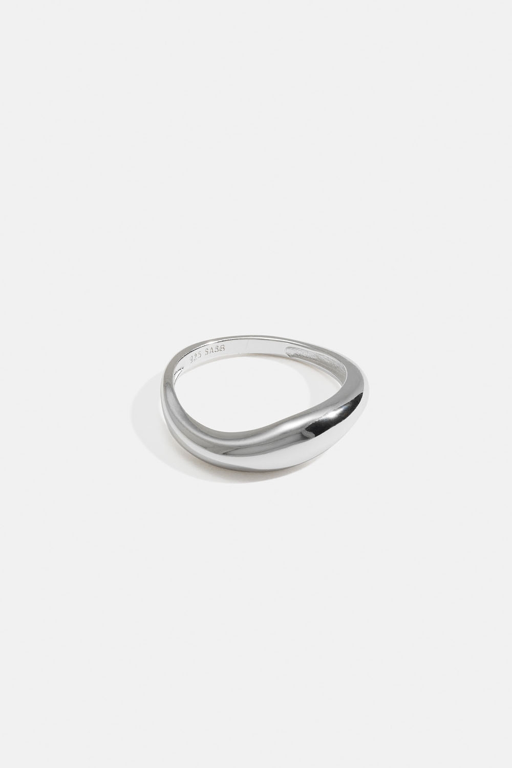 Ring i ægte sølv i ujævn form i gruppen Store week / hos Glitter (5560009210)