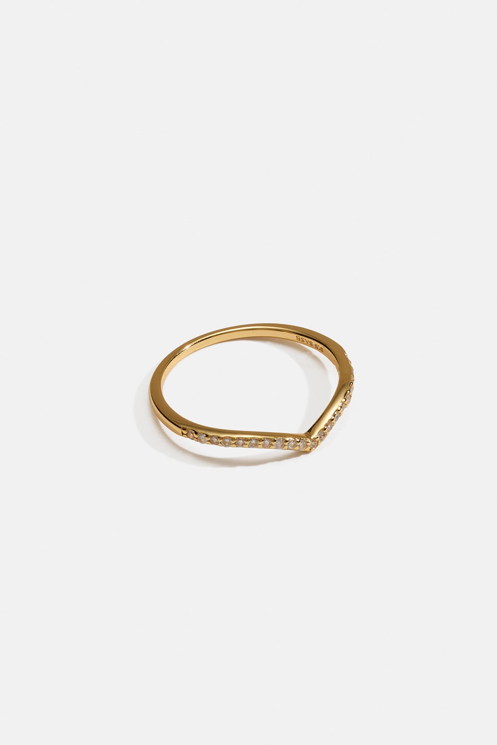 V-formet ring i 18k forgyldt ægte sølv med kubisk zirkonia i gruppen Store week / hos Glitter (5560009320)