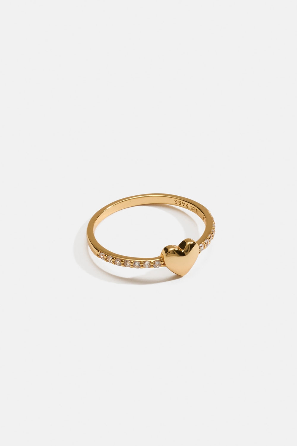 Ring i 18 karat forgyldt ægte sølv med lille hjerte og kubisk zirkonia i gruppen Store week / hos Glitter (5560009620)