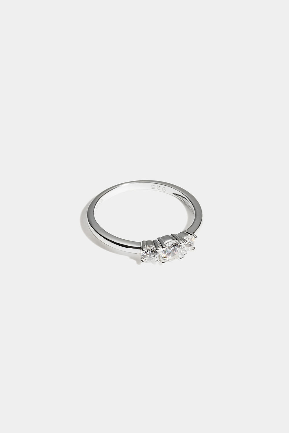 Ring i ægte sølv med tre sten Cubic Zirconia-sten i gruppen Ægte sølv / Sølvringe / Sølv hos Glitter (5560020710)