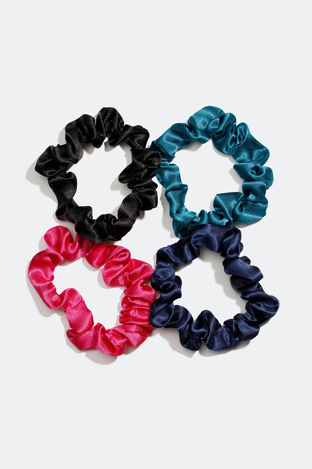 Scrunchies i imiteret silke i forskellige farver, 4-pak
