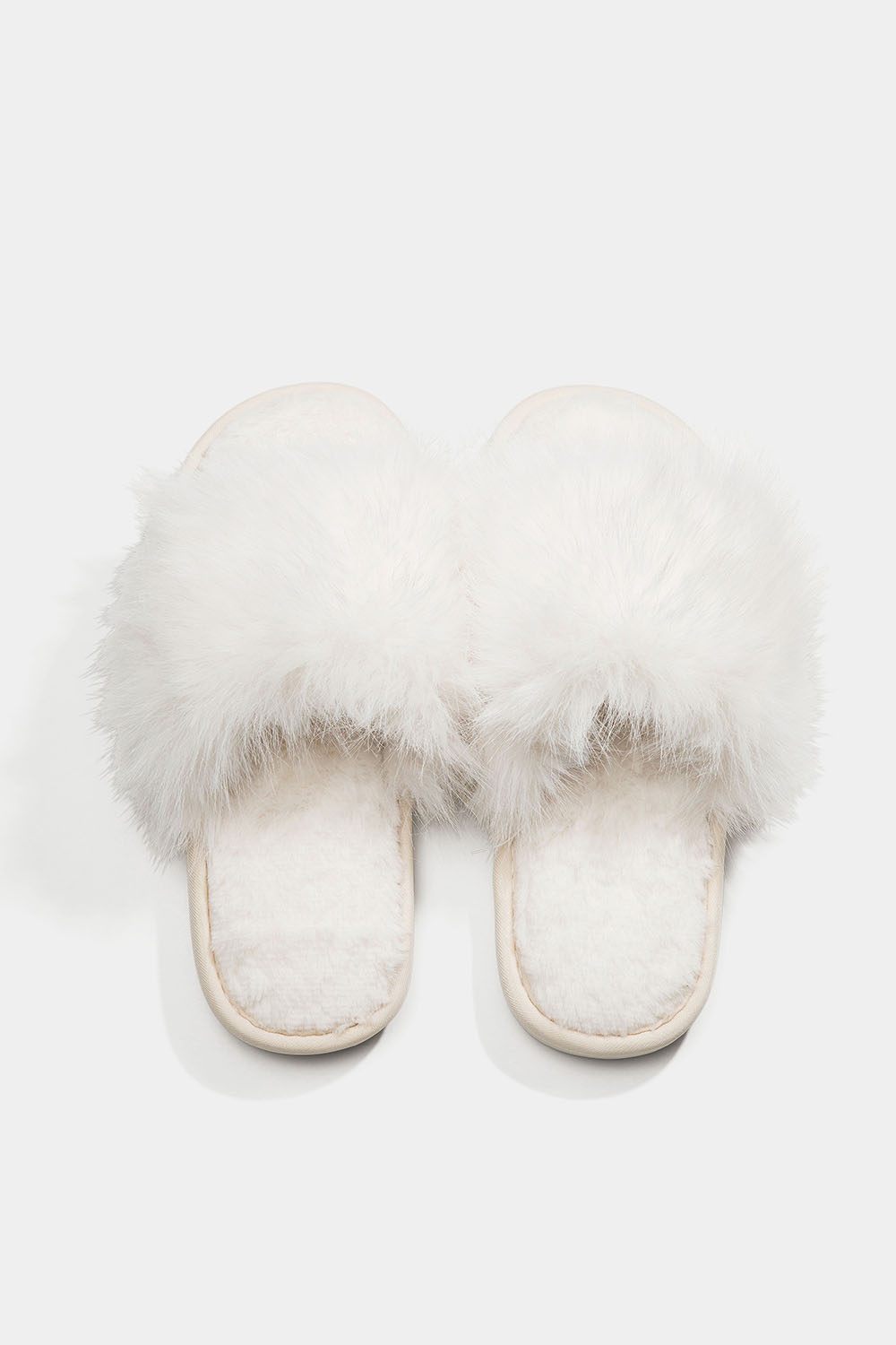Hvide plyssede hjemmesko
