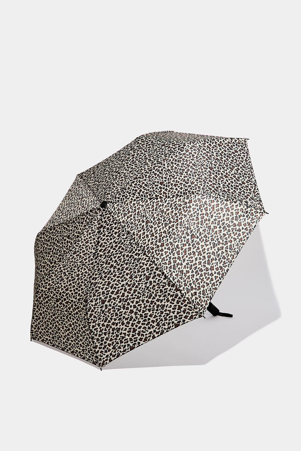 Paraply med leopardmønster