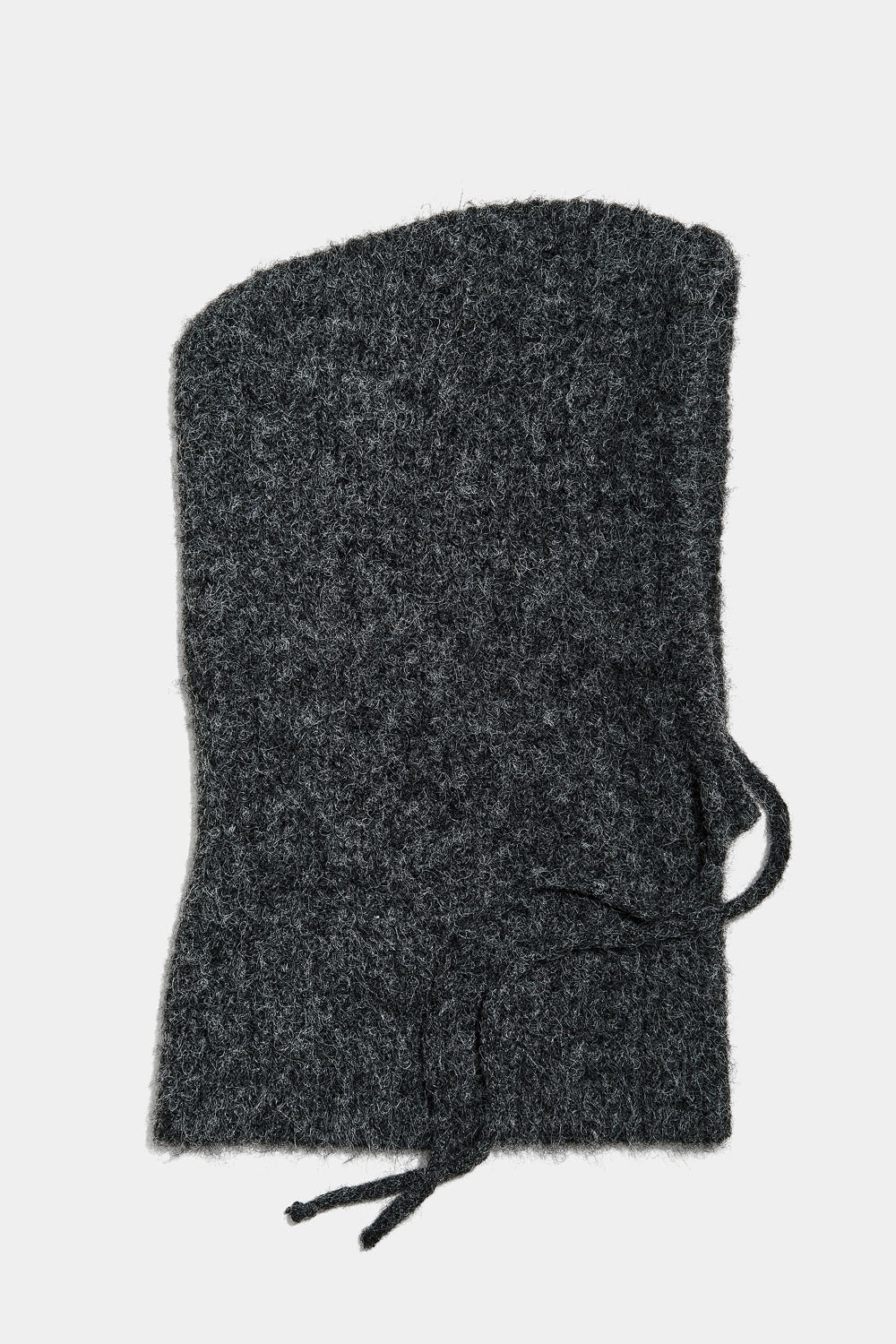 Mørkegrå, ribstrikket balaclava