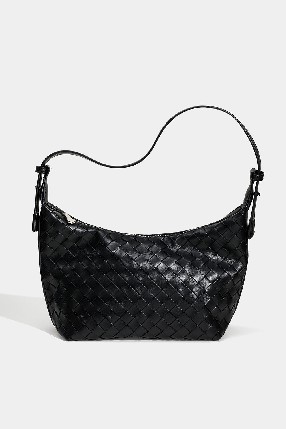 Sort håndtaske med flettet tekstur
