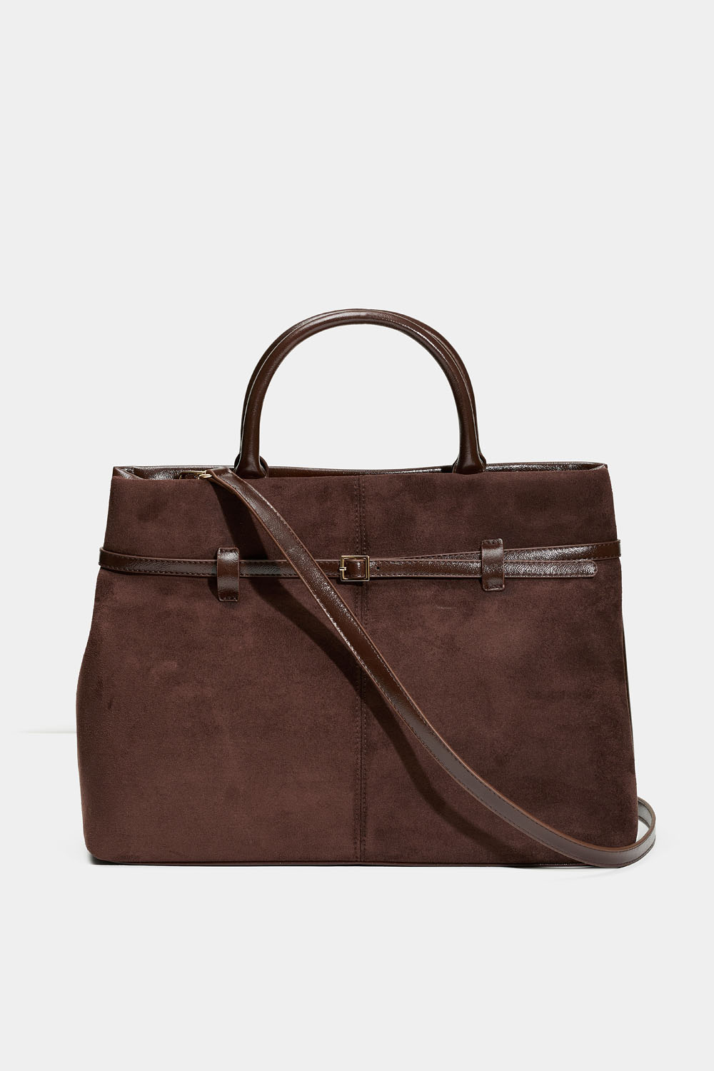 Brun taske med bæltedetalje