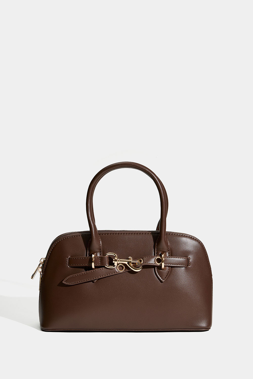 Brun håndtaske med rem og låsdetalje