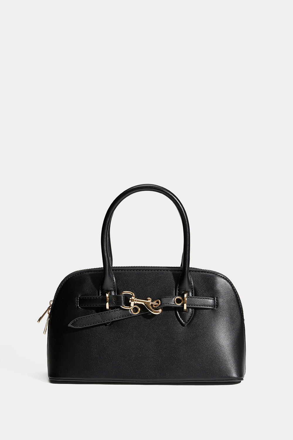 Sort håndtaske med rem og låsdetalje