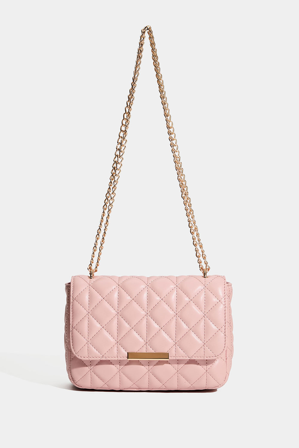 Lyserød taske med quiltet design og guldfarvet skulderrem