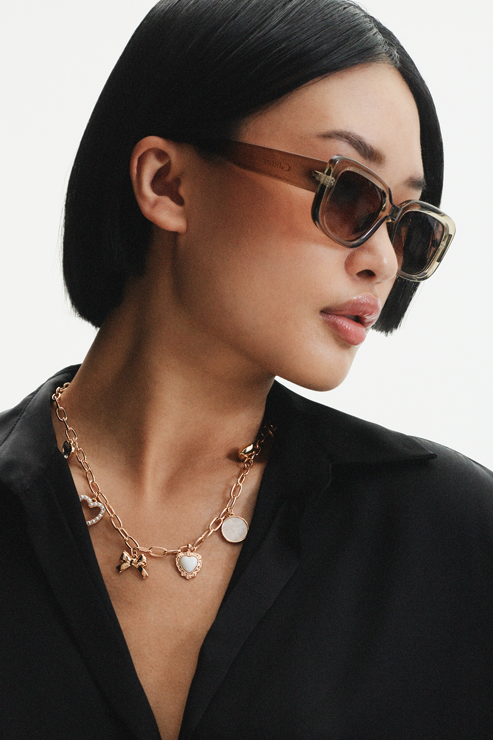 Firkantede solbriller med gennemsigtigt lysebrunt stel