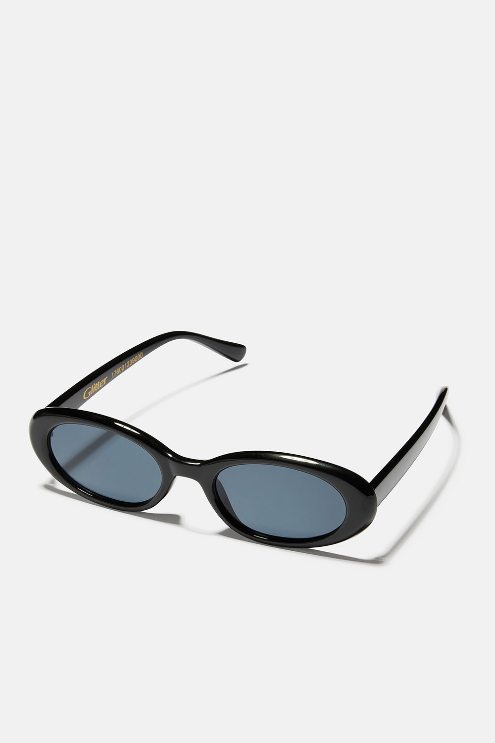 Ovale solbriller med sort stel