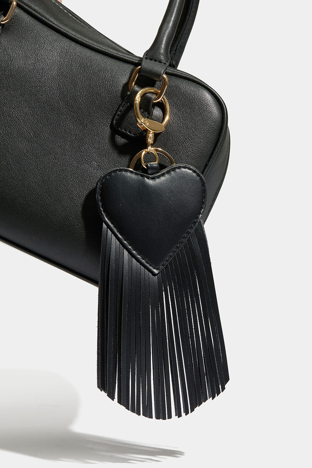 Taskepynt med hjerter og frynser