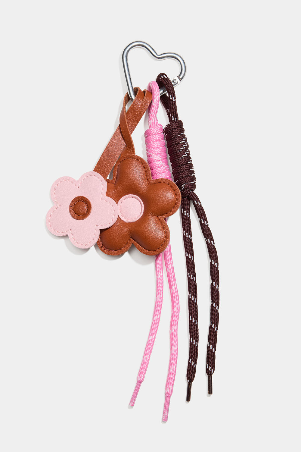 Taskepynt med blomster og reb