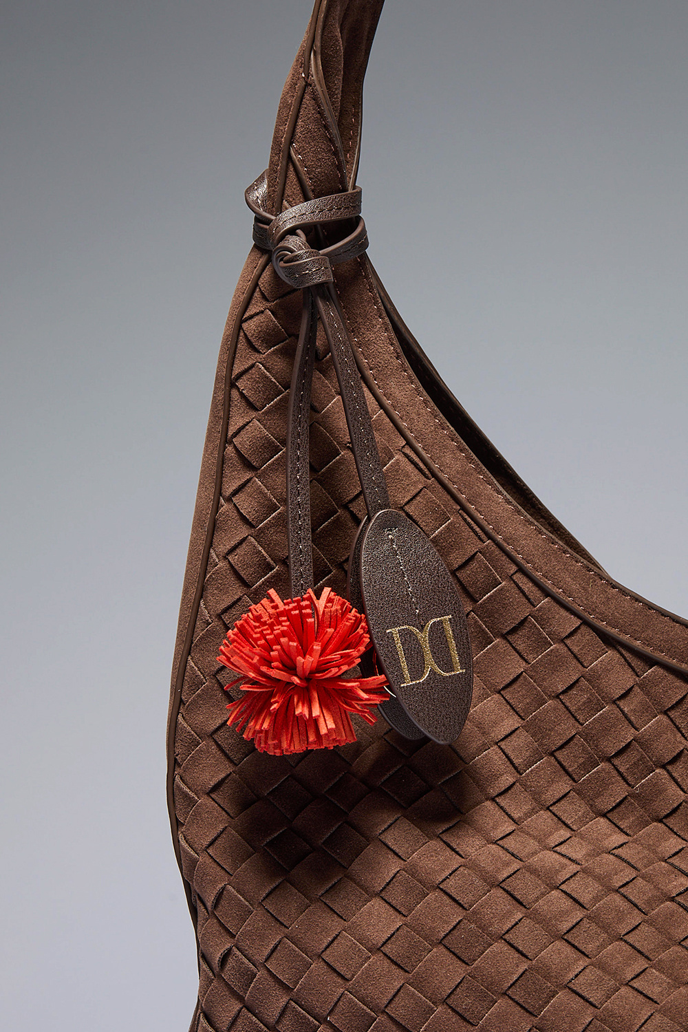 Taskepynt med pompom og nøglering