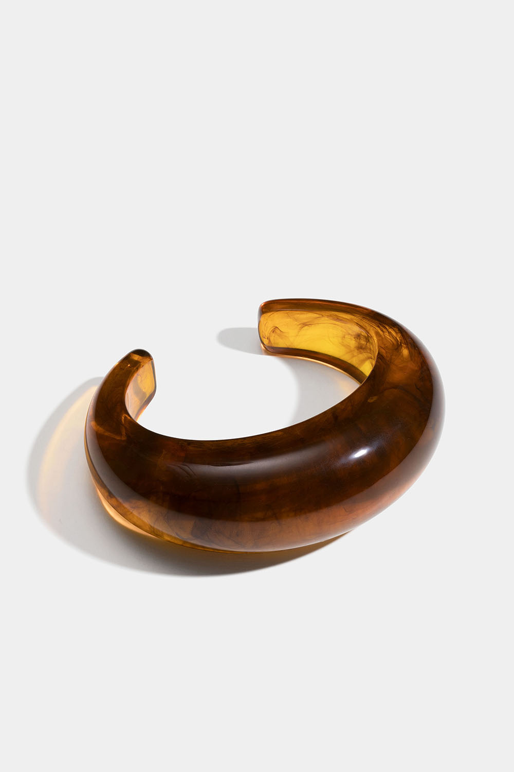 Armring i brun resin