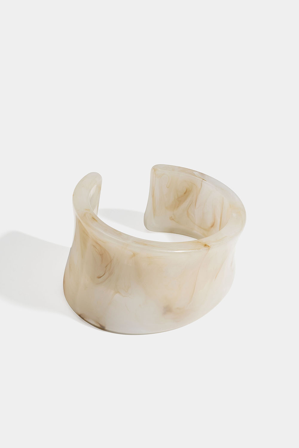 Armring i marmoreret resin