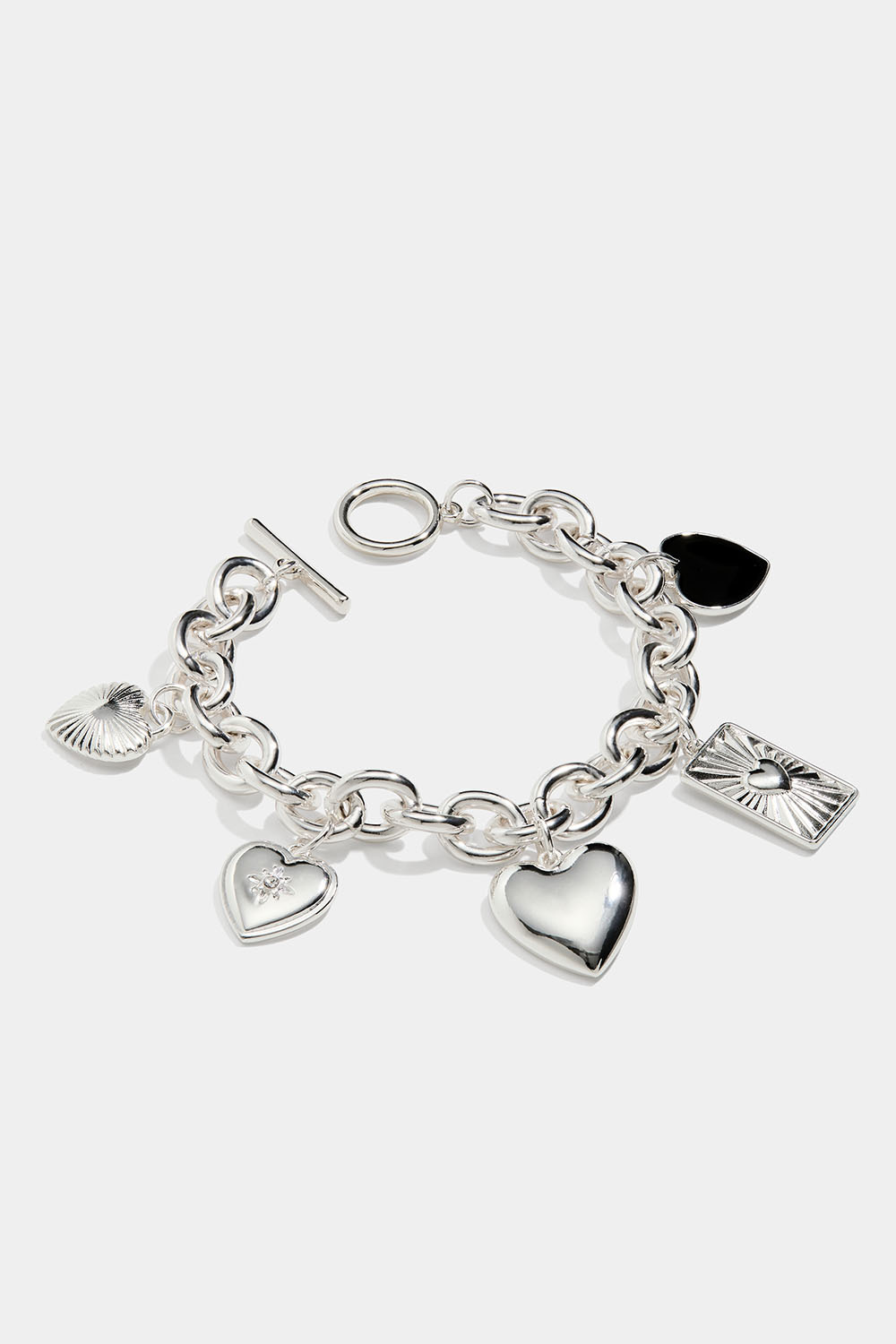 Kædearmbånd med hjertecharms i sølv/sort