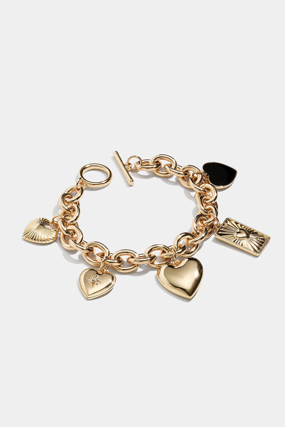 Kædearmbånd med hjertecharms i guld/sort
