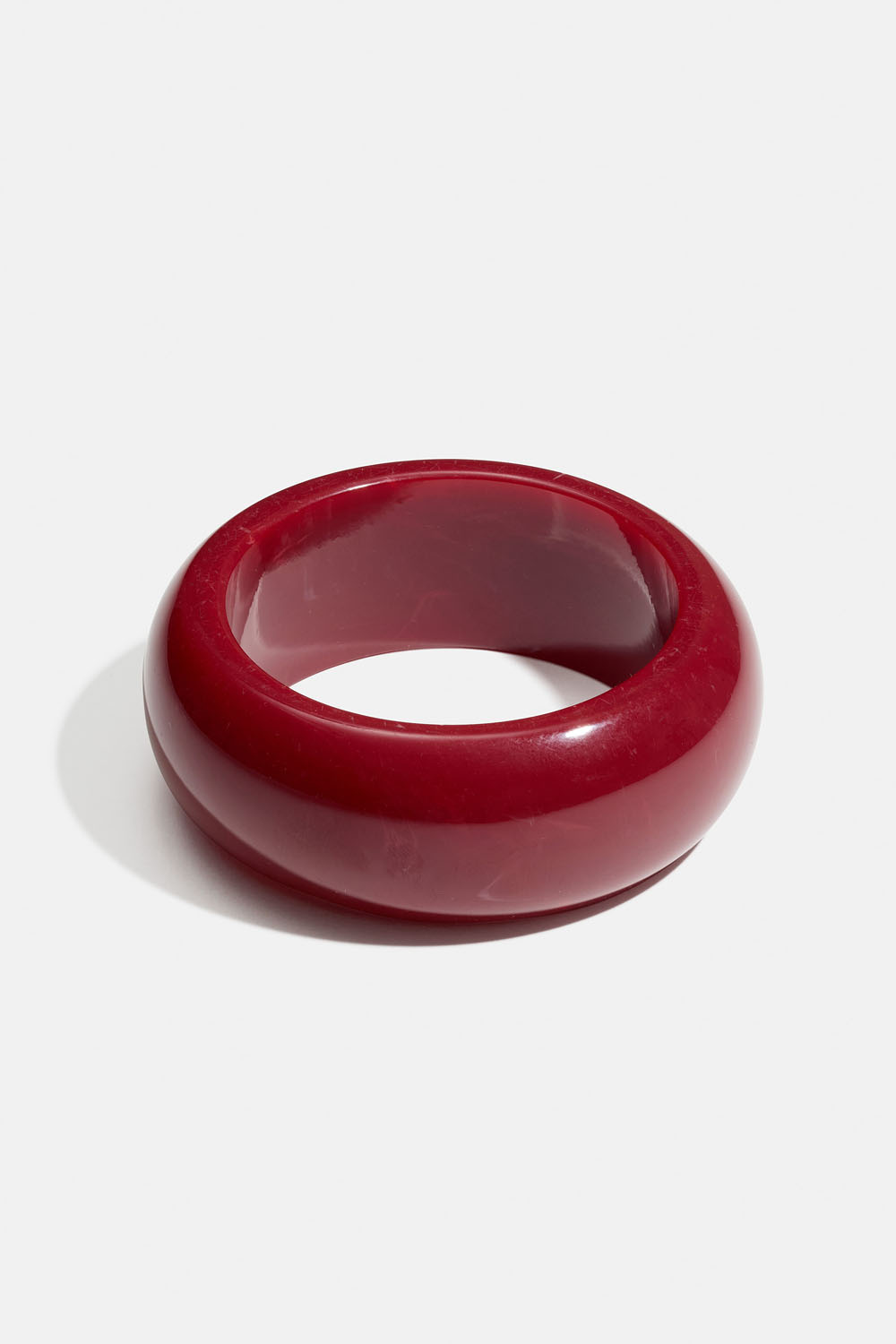 Rød armring med marmorering