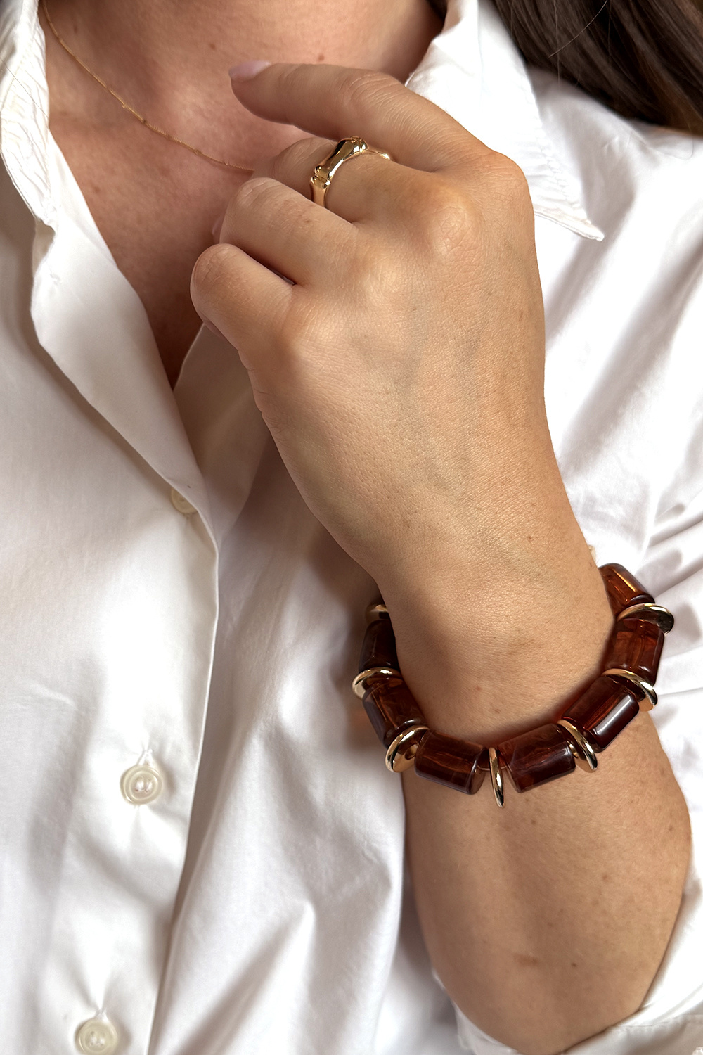 Armbånd i imiteret rav