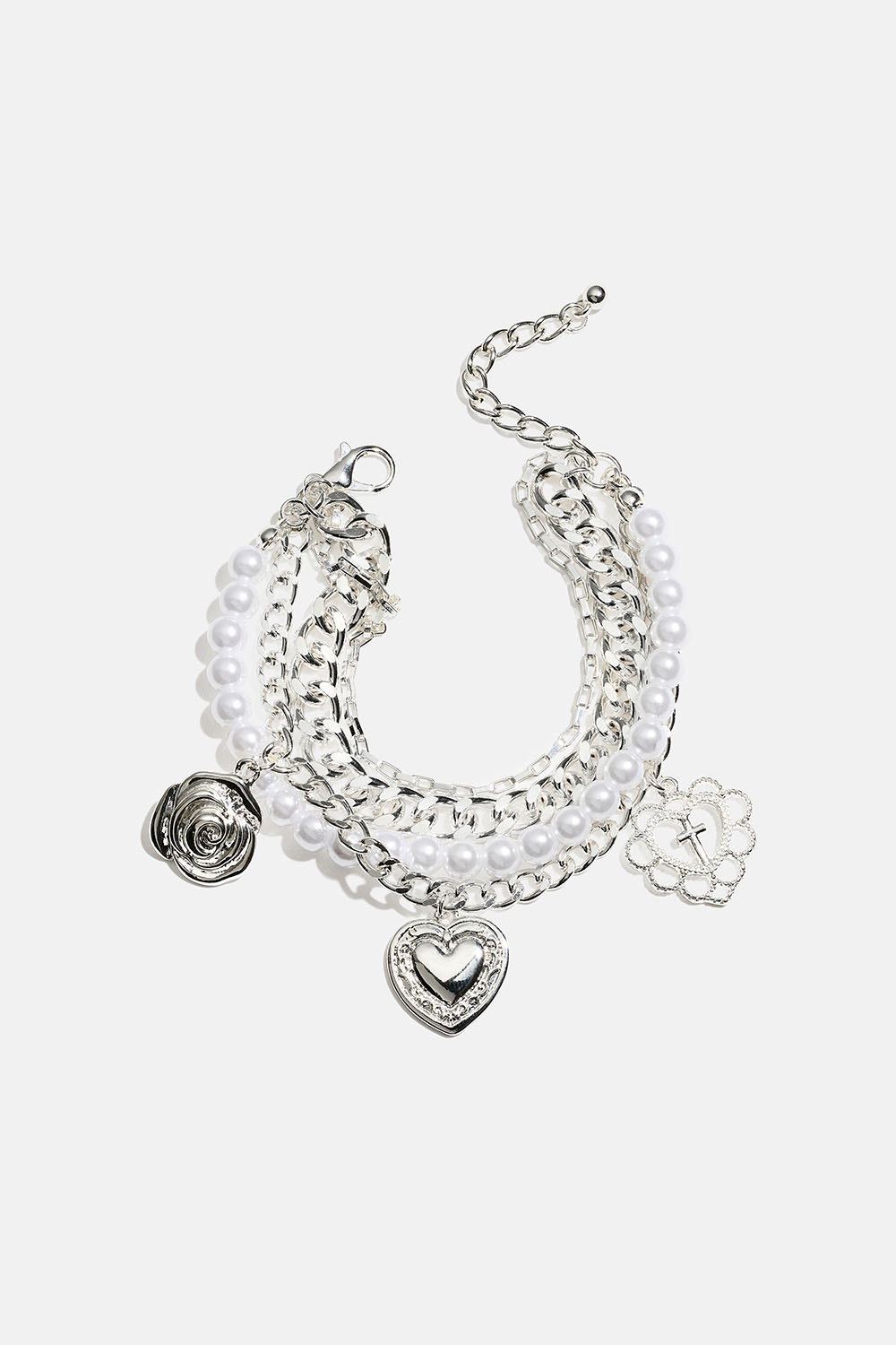 Armbånd med fire led og charms