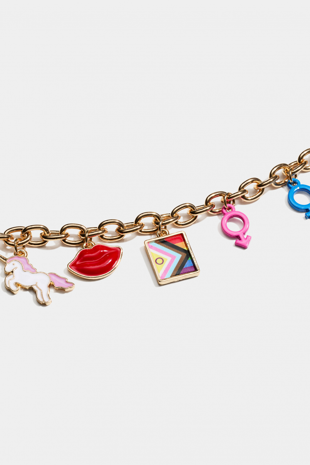 Guldfarvede armbåndsvedhæng