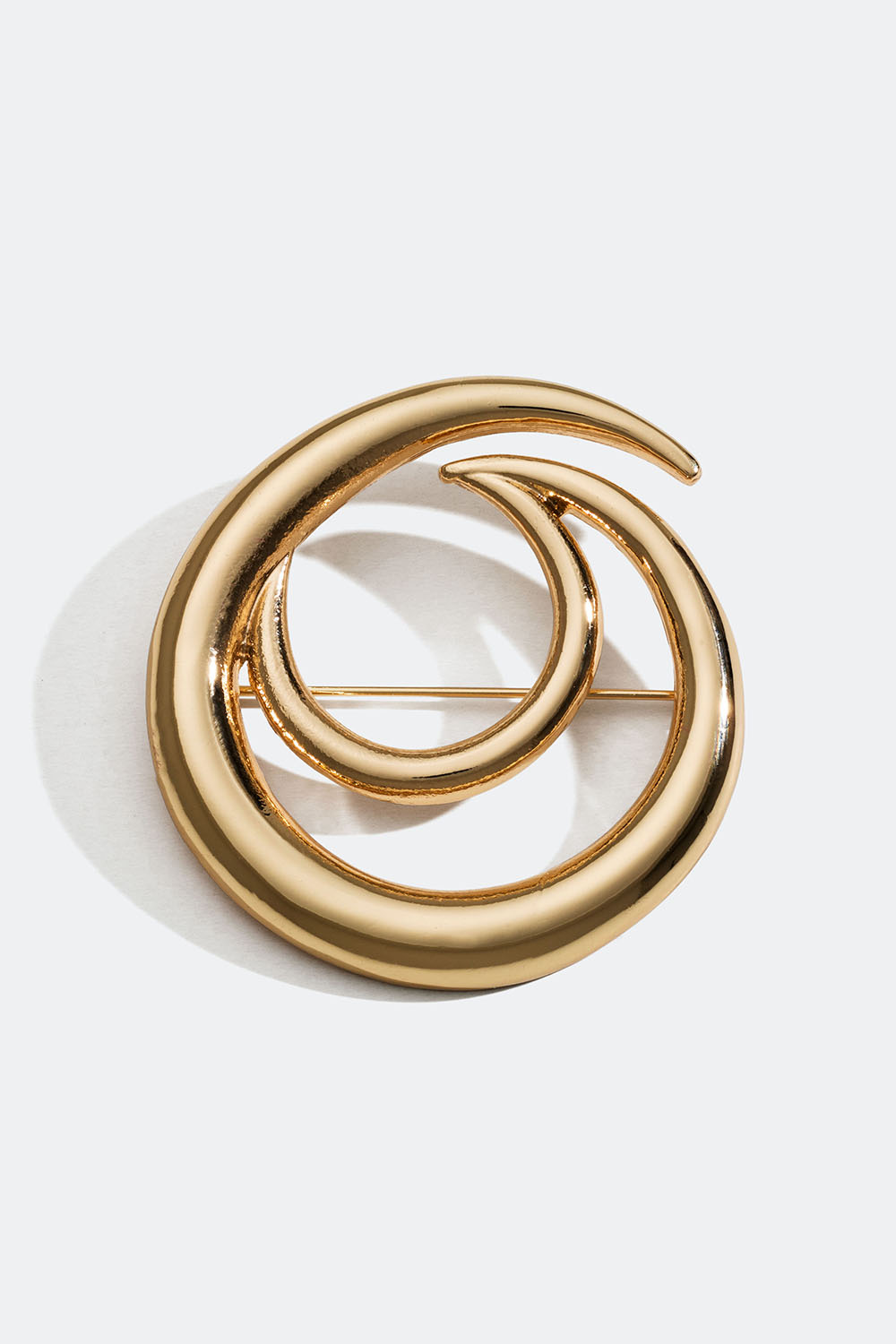 Rund guldfarvet broche