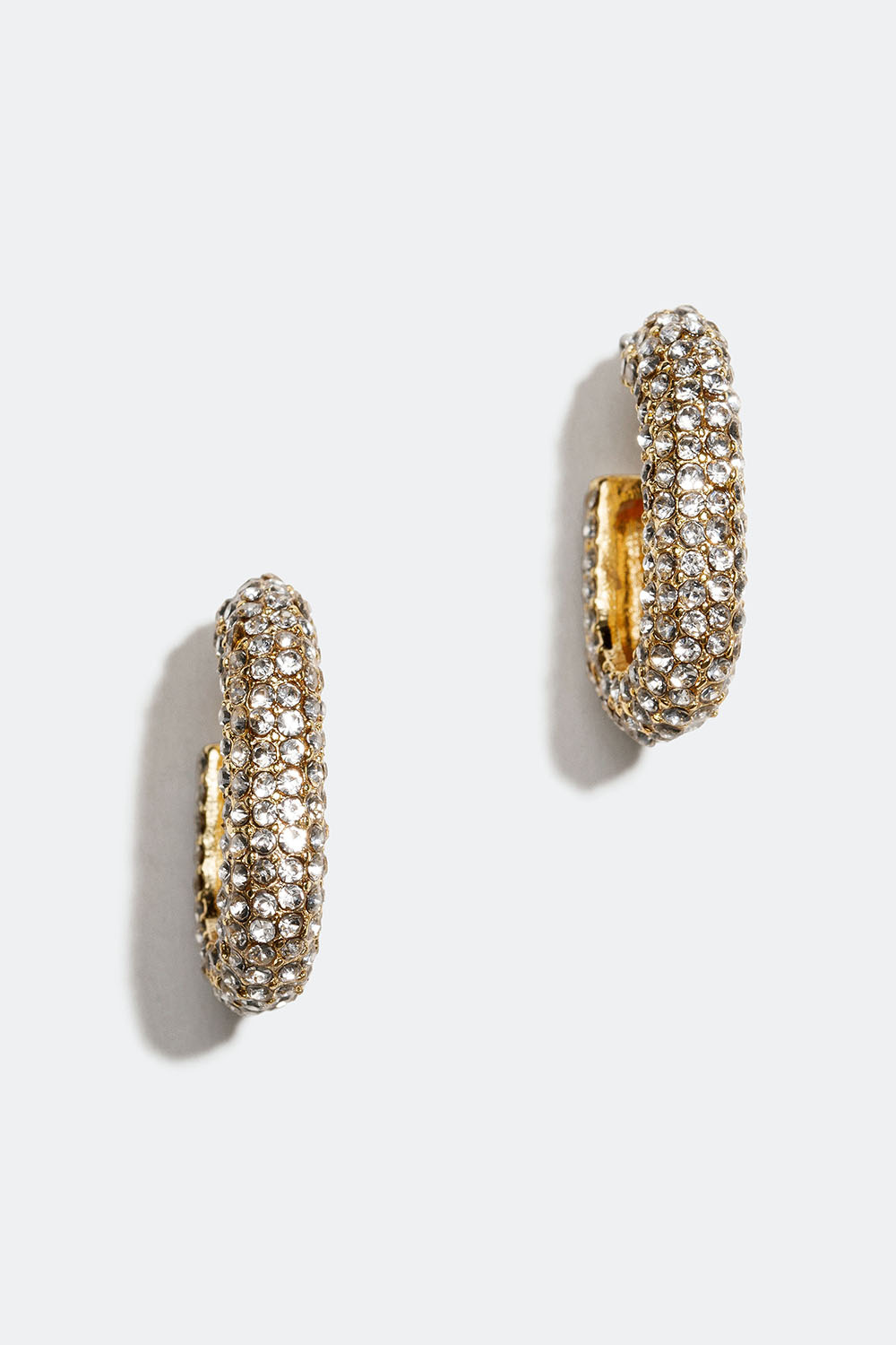 Guldfarvede ovale hoops med glassten