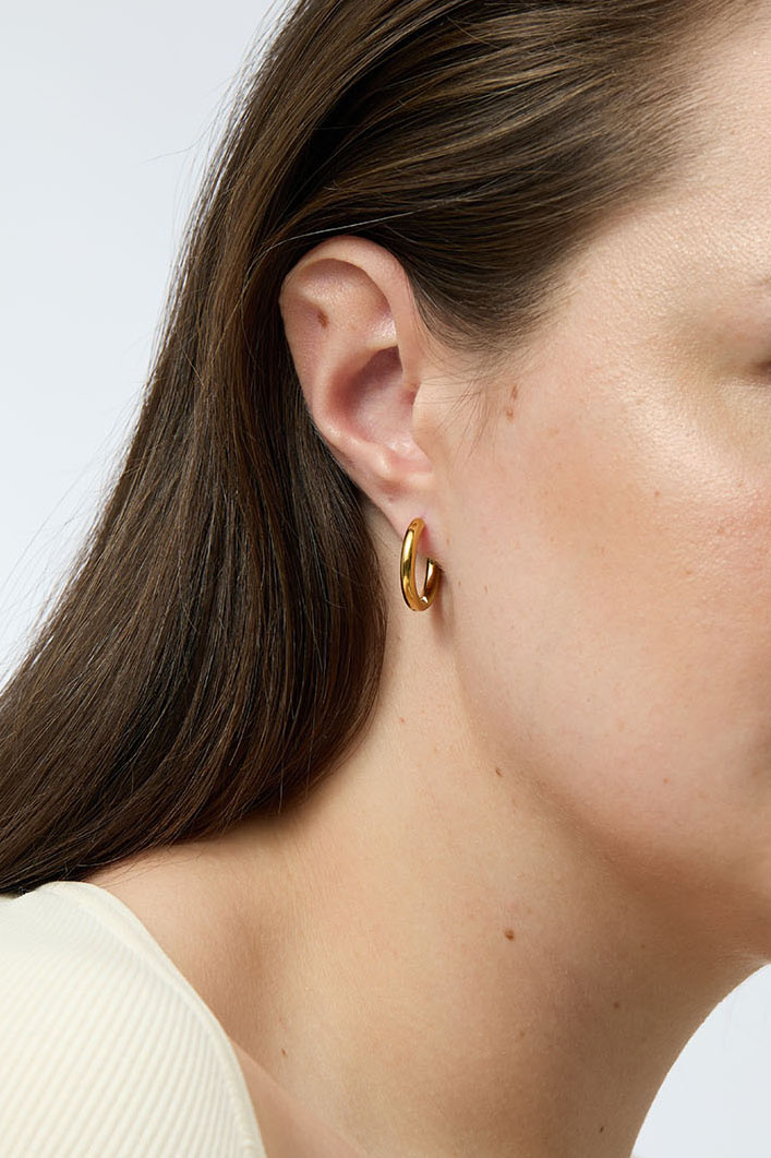 Hoops i stål med 18k guld 
