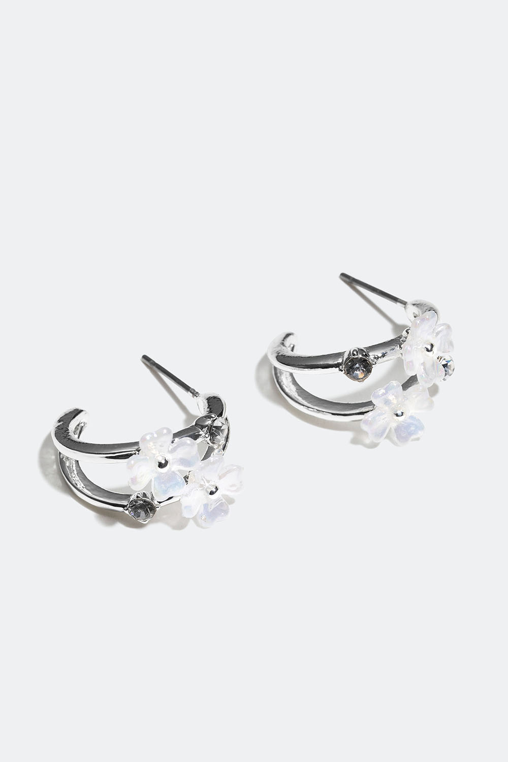 Små dobbelte hoops med hvide blomster