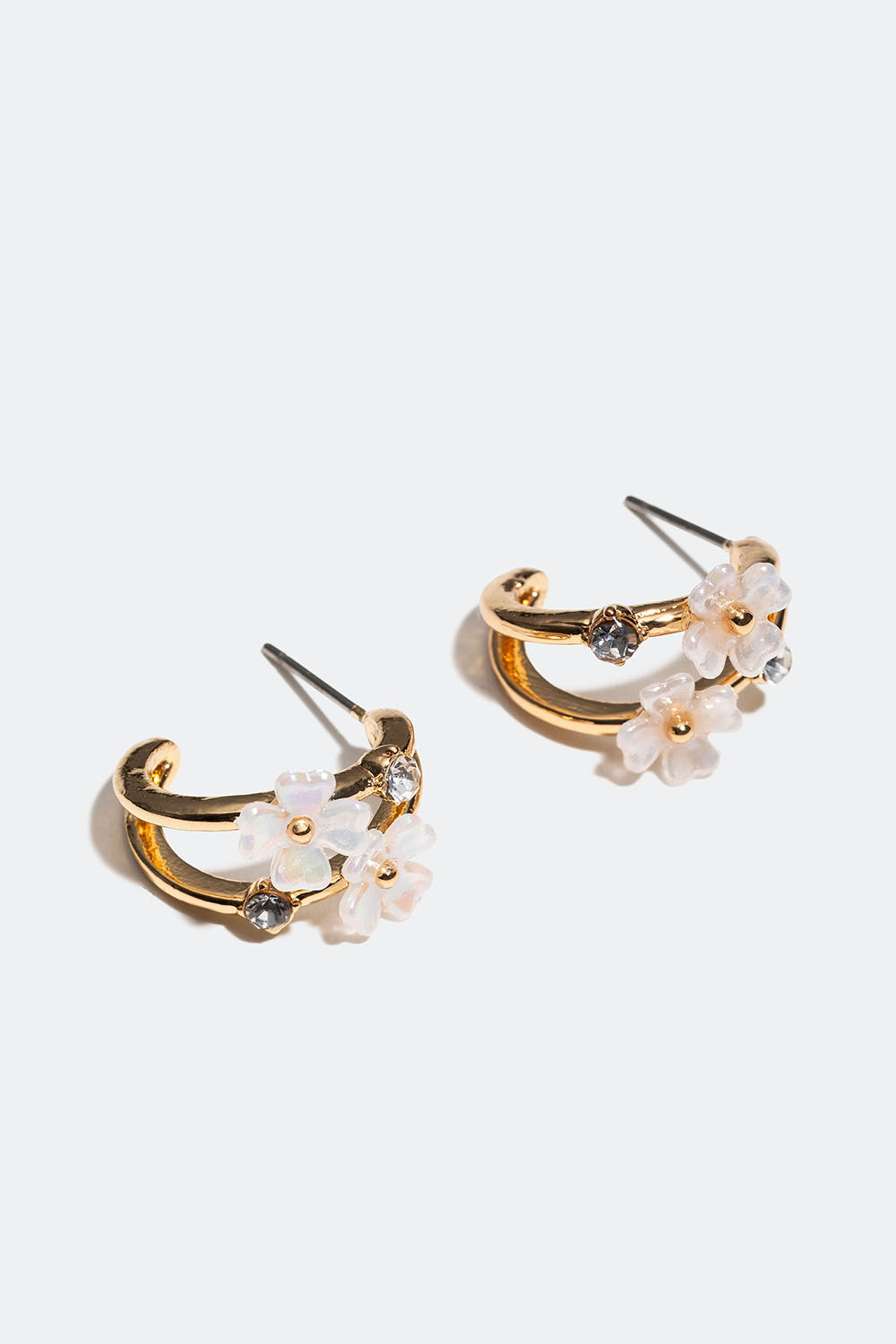 Små gyldne dobbelte hoops med hvide blomster