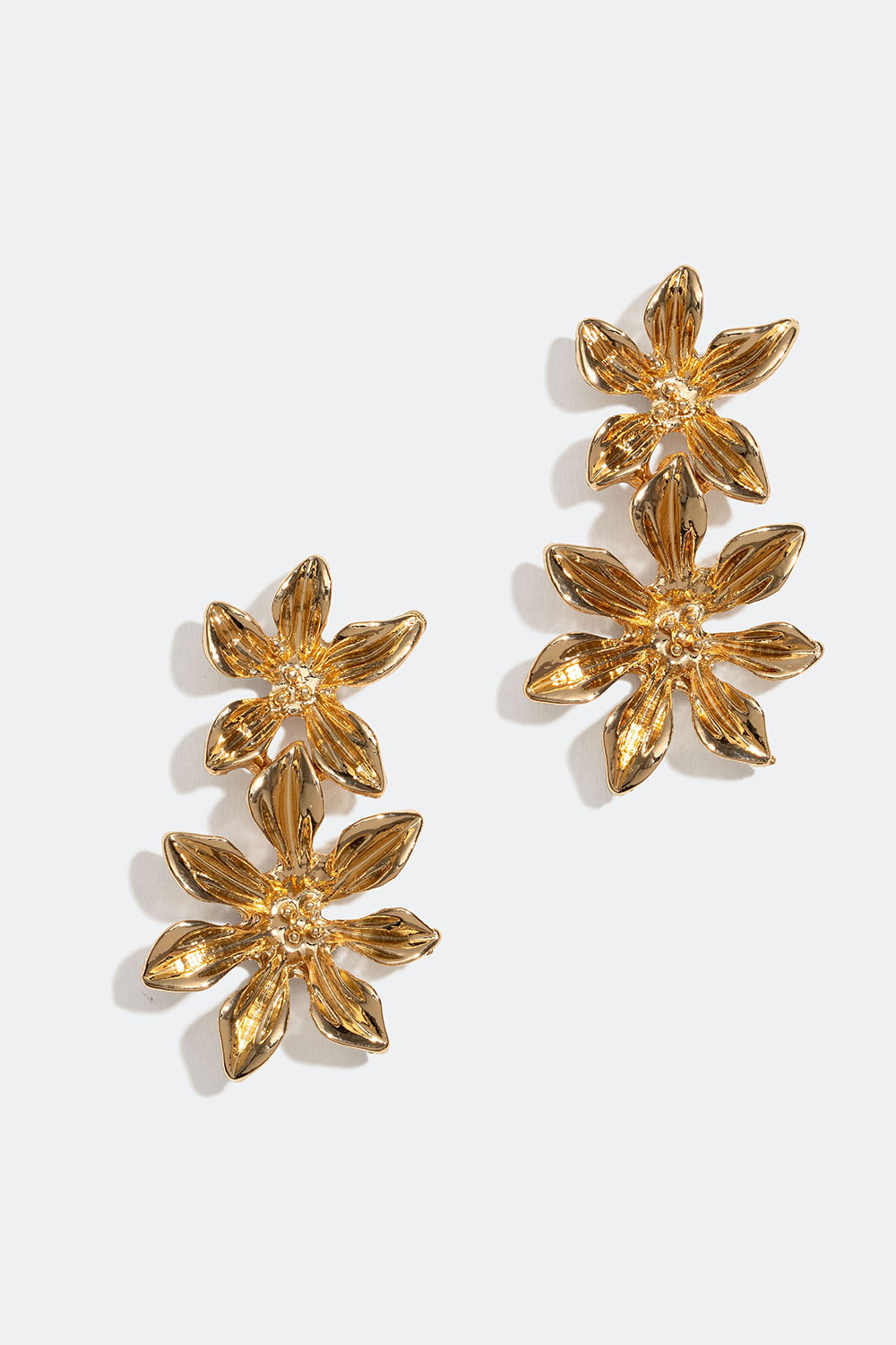 Guldfarvede øreringe med to blomster