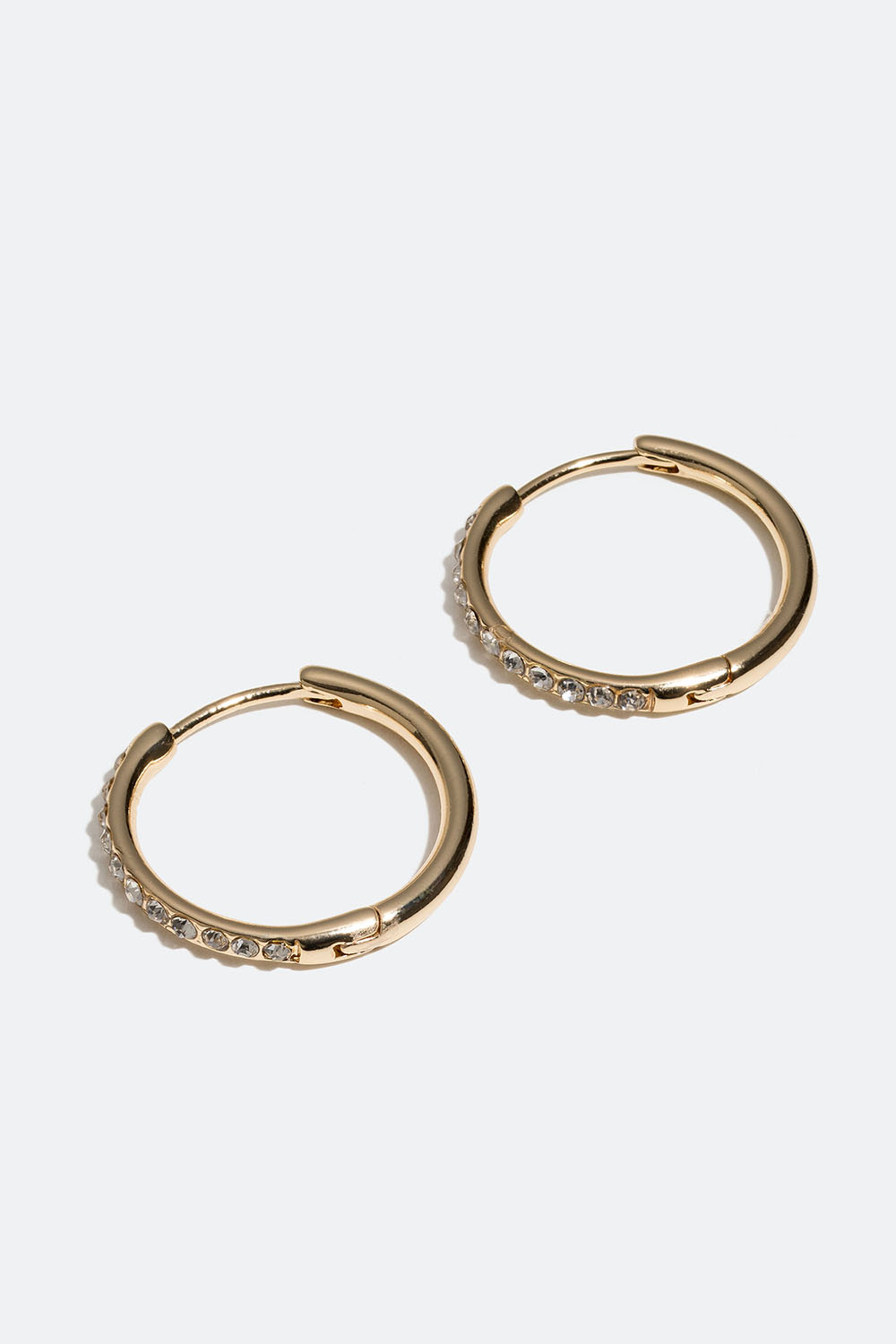 Klasssiske guldfarvede hoops med glassten