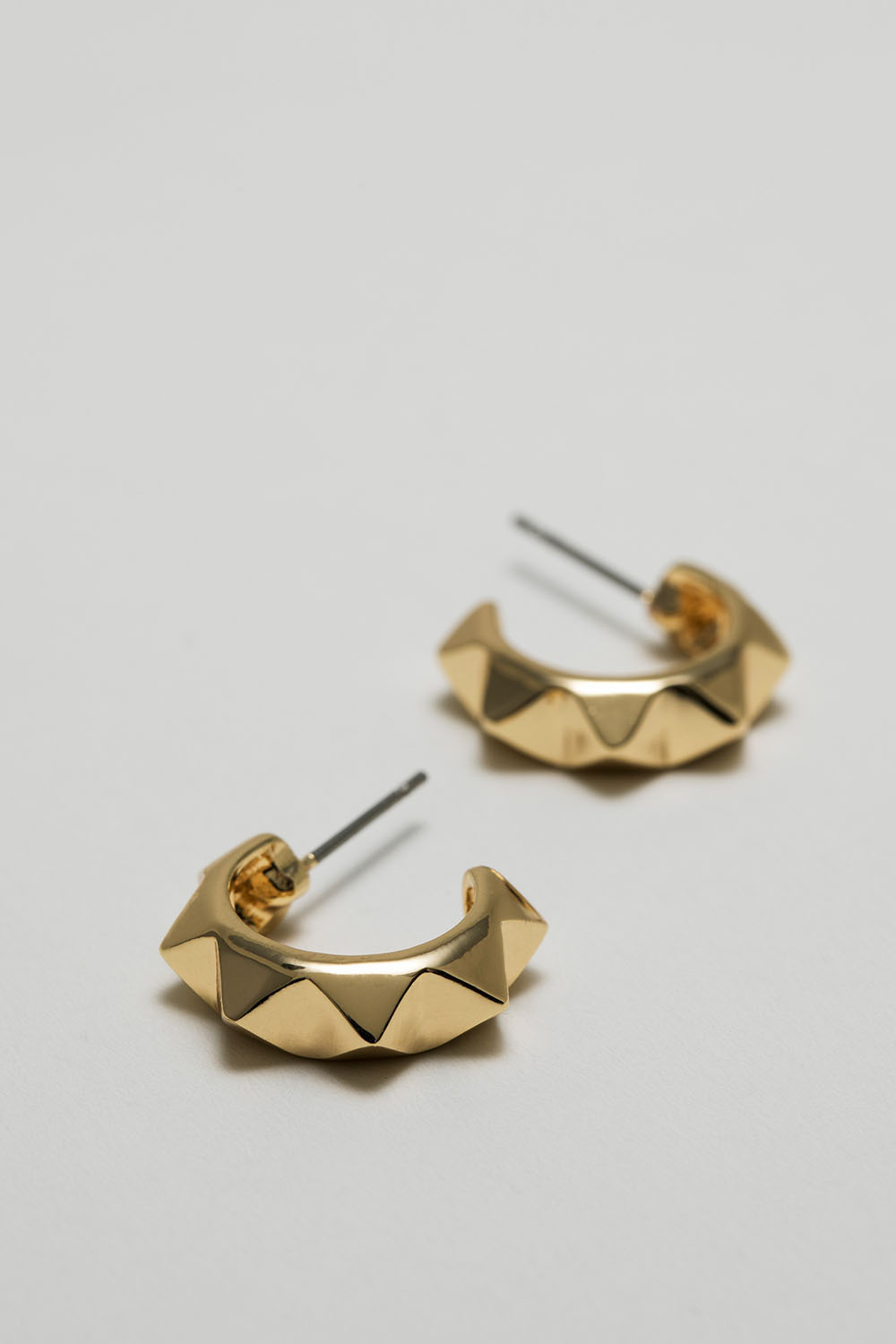 Guldfarvede hoops med nitter