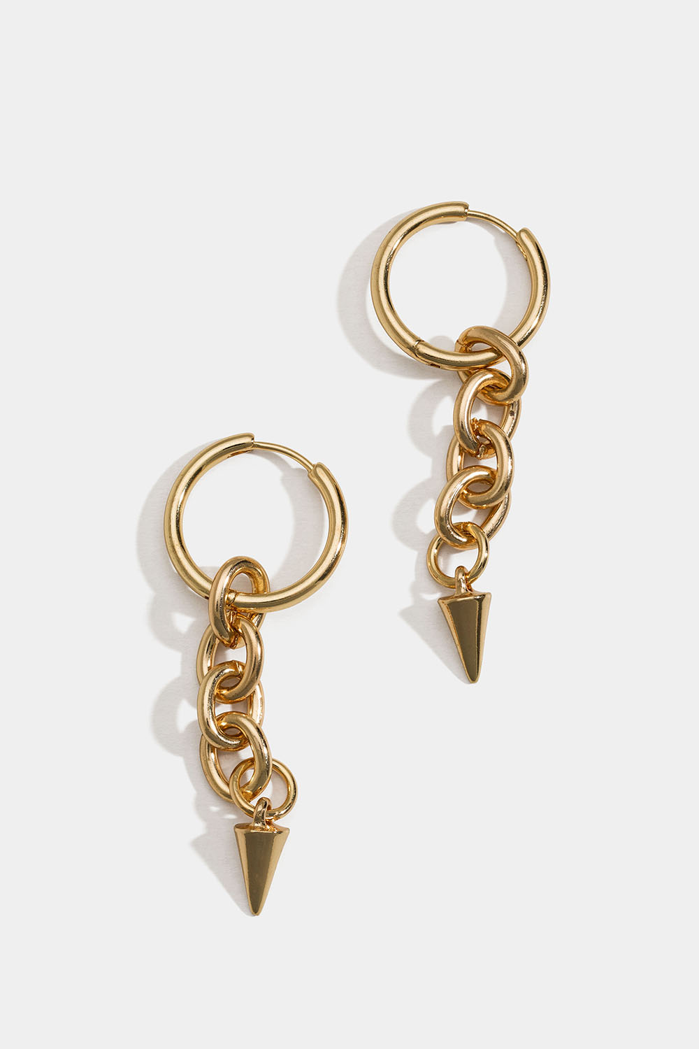 Guldfarvet hoop med kæde og nitte