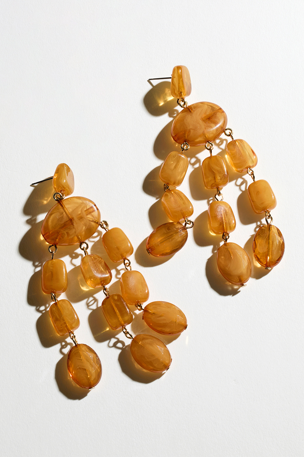 Øreringe med brun-orange marmorerede perler