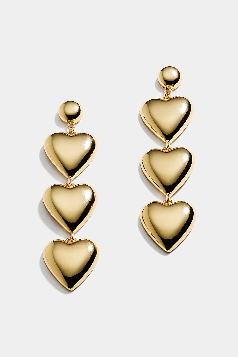 Guldfarvede, lange øreringe med tre hjerter