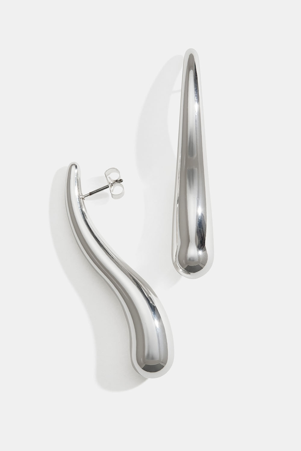 Lange bølgede øreringe med dråbeform