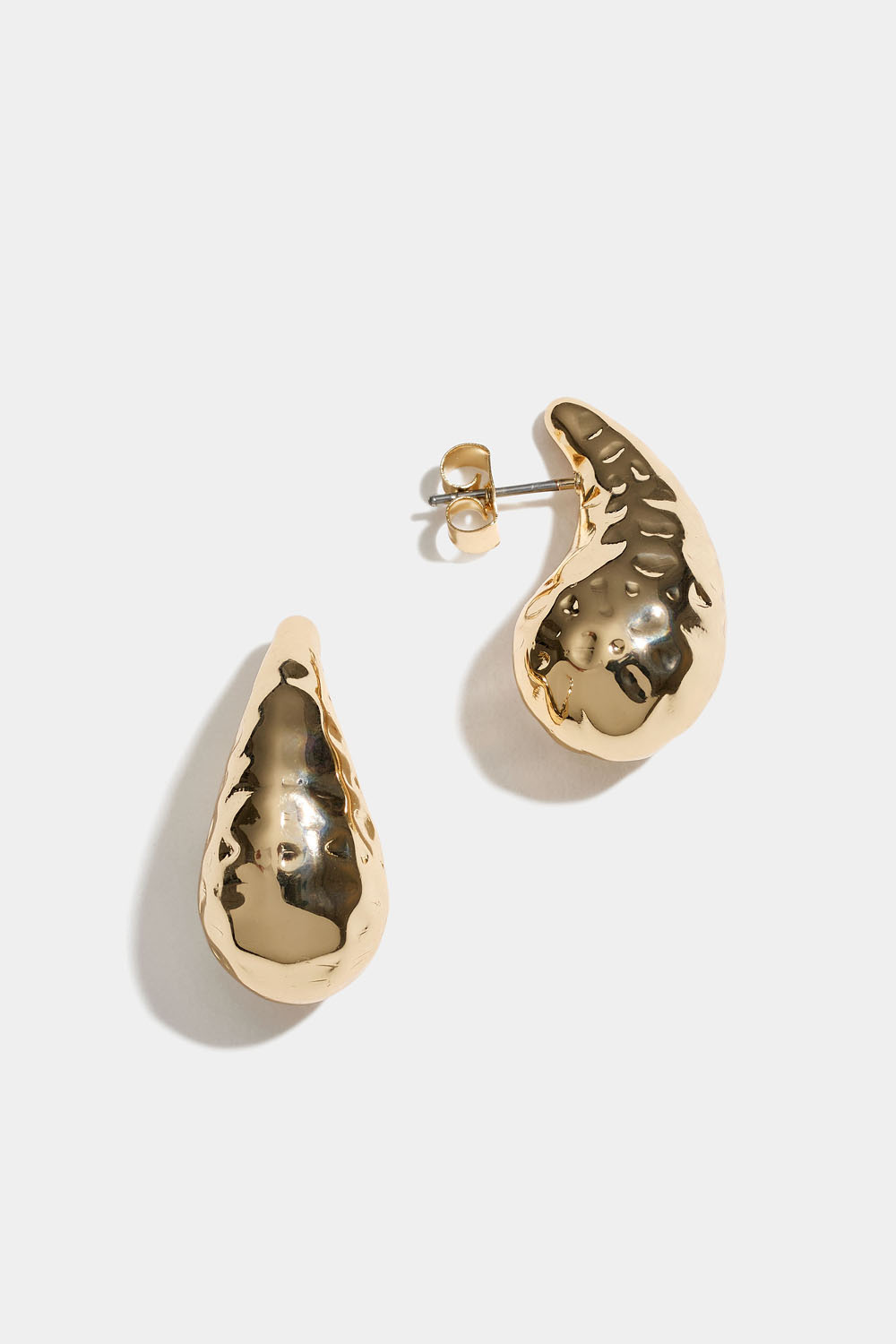 Hamrede, dråbeformede øreringe, guldfarvede
