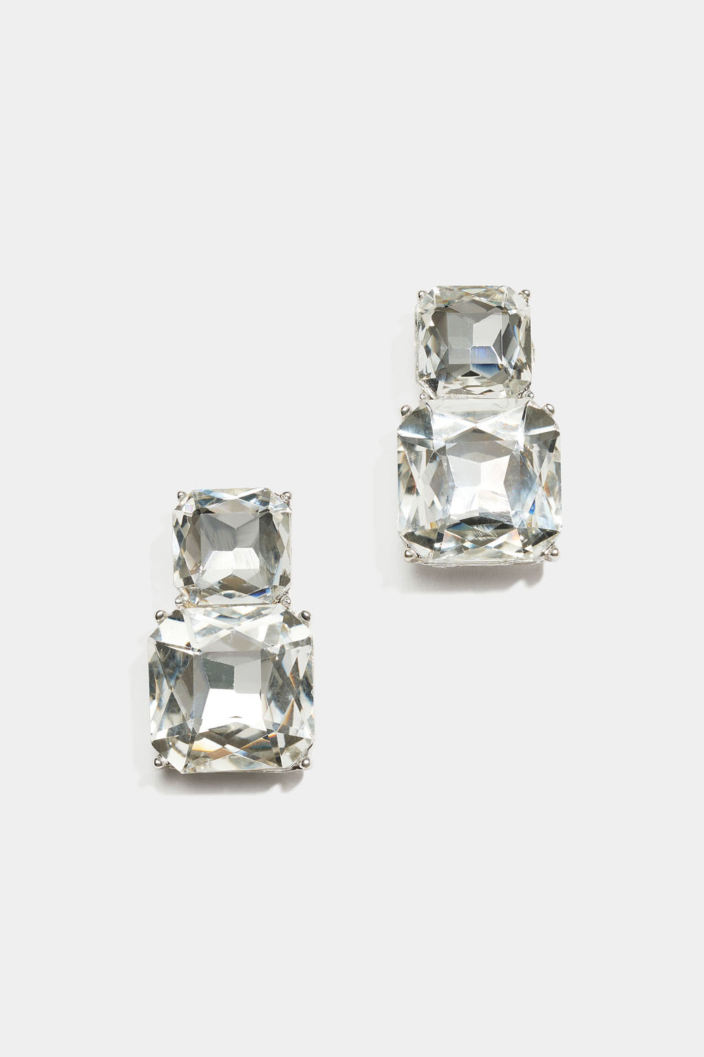 Øreringe med to, kvadratiske glassten