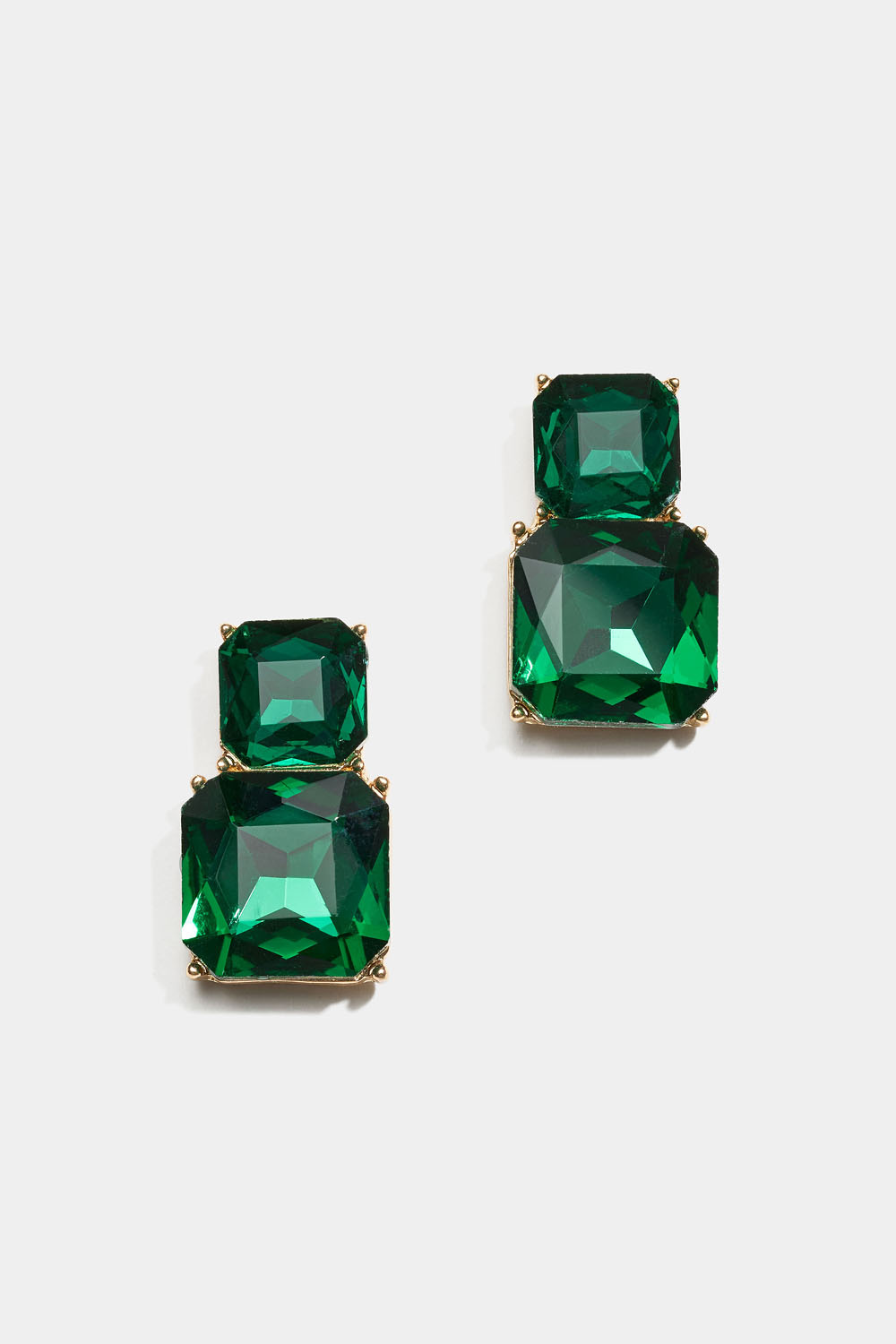 Øreringe med to, grønne kvadratiske glassten