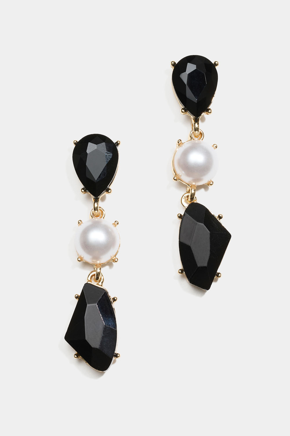 Øreringe med perler og sorte glassten