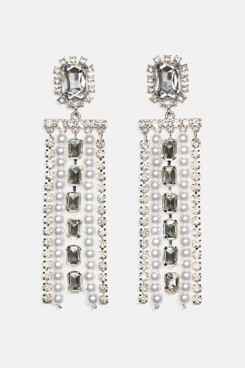 Øreringe med rektangulær glassten og hængende led af similisten og perler